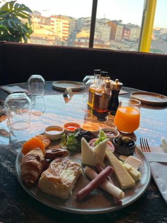 Imagen general del Novotel Istanbul Bomonti. Foto 10