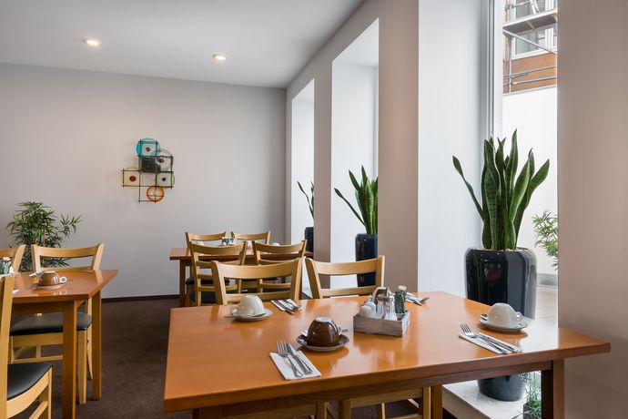 Imagen del bar/restaurante del Novum Hotel Bruy. Foto 13