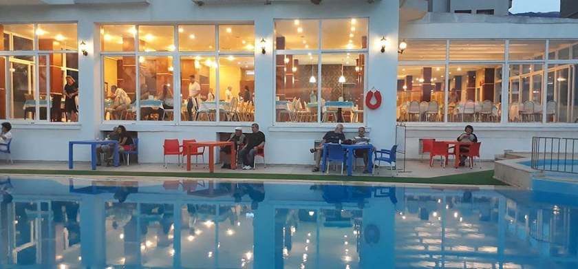 Imagen de la piscina del Nuova Beach Hotel. Foto 19