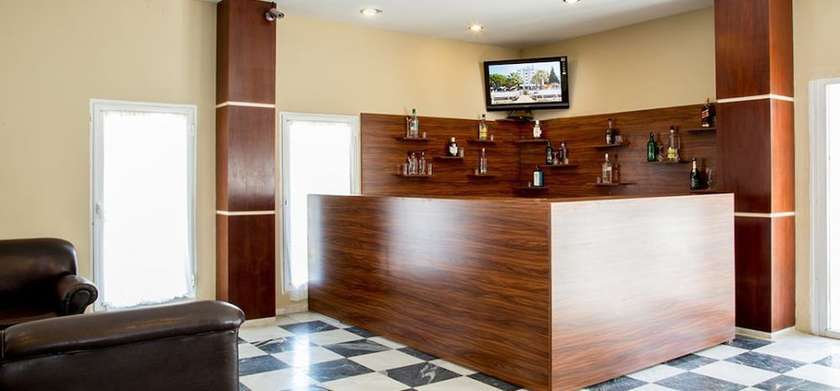 Imagen de los interiores del Nuova Beach Hotel. Foto 16