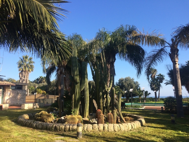 Imagen de los exteriores del Nuovo Castello Crisilio. Foto 17