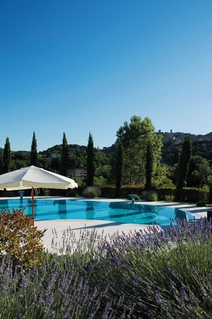 Imagen de la piscina del Nuovo Etruria Resort. Foto 15