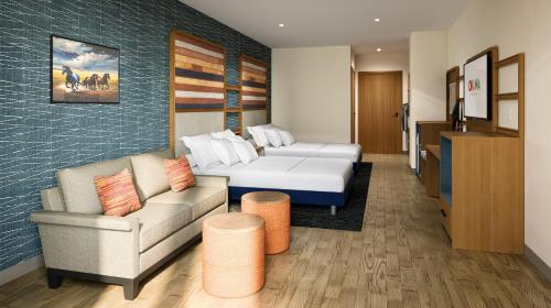Imagen de la habitación del OKANA Resort and Indoor Waterpark. Foto 8