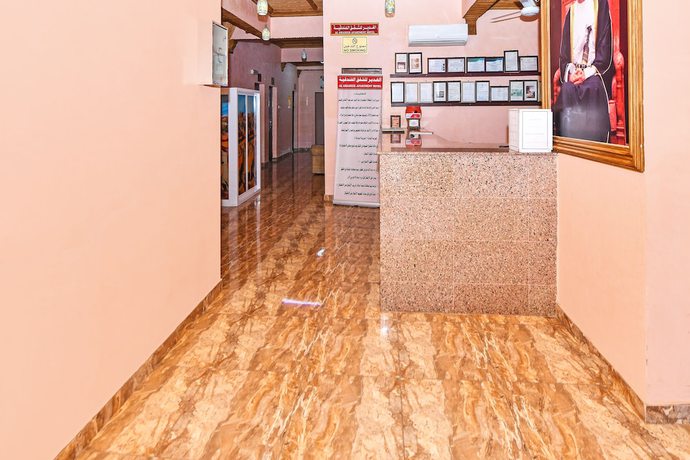 Imagen de los interiores del OYO 139 Al Ghadeer Hotel Apartments. Foto 18