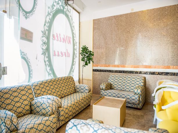 Imagen de los interiores del OYO 525 Rose Plaza1. Foto 20