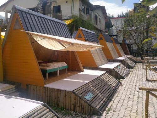 Imagen general del OYO 70151 The Hostel Glamping Pods By Workalyas. Foto 9