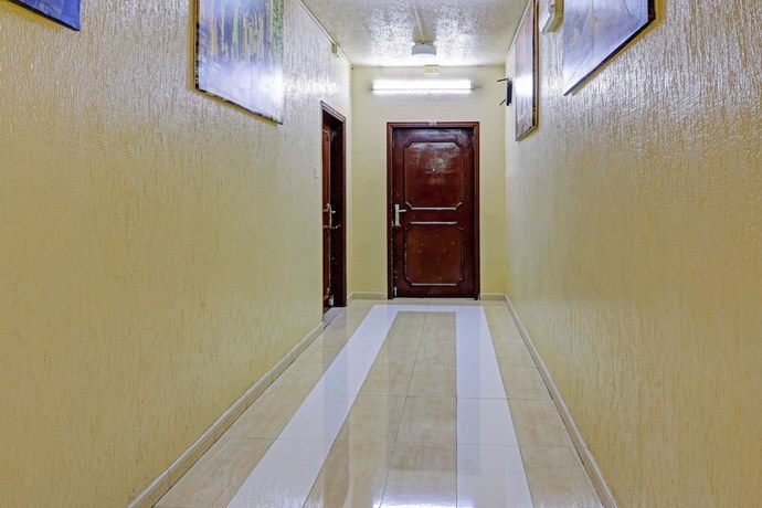 Imagen de los interiores del OYO 795 Al Karawan. Foto 16