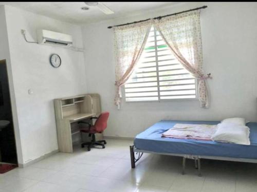 Imagen de la habitación del OYO Home 90977 AzZinki Homestay. Foto 17