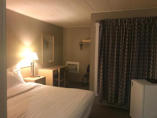 Imagen de la habitación del Oasis Hotel, Cache Creek. Foto 7