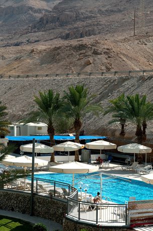 Imagen de la piscina del Oasis Spa Club Dead Sea Hotel. Foto 18