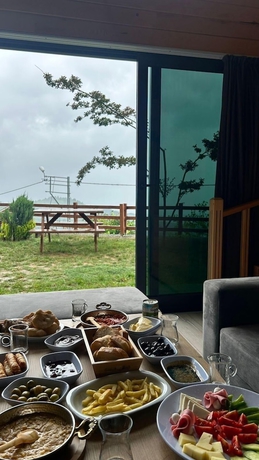 Imagen de la habitación del Of &Ccedil;amlık Bungalov. Foto 5