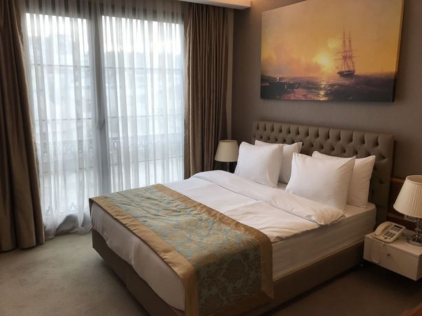 Imagen de la habitación del Old Port Hotel. Foto 6