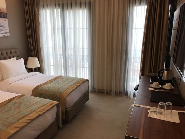 Imagen de la habitación del Old Port Hotel. Foto 7
