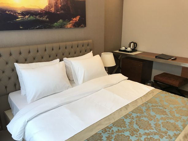 Imagen de la habitación del Old Port Hotel. Foto 10