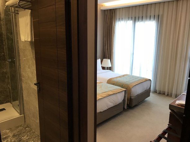 Imagen de la habitación del Old Port Hotel. Foto 16