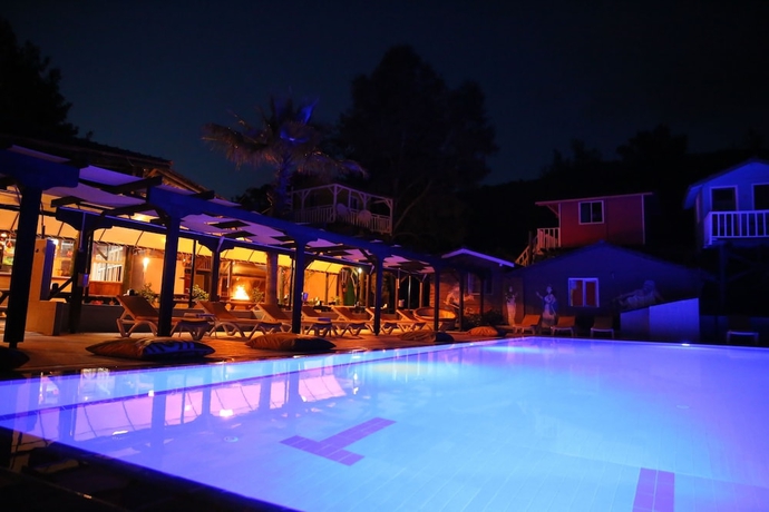 Imagen de la piscina del Olimpos Salinas Wooden Houses. Foto 15