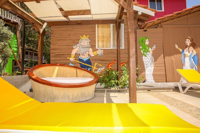 Imagen de la piscina del Olimpos Salinas Wooden Houses. Foto 17