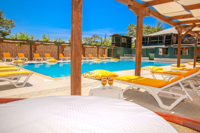 Imagen de la piscina del Olimpos Salinas Wooden Houses. Foto 19