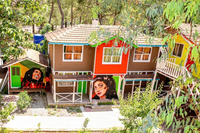 Imagen general del Olimpos Salinas Wooden Houses. Foto 2