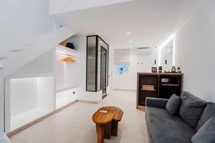 Imagen de la habitación del Oliving Mykonos Luxury Suites. Foto 13