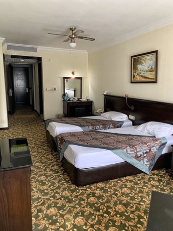 Imagen de la habitación del Omur Hotel. Foto 17