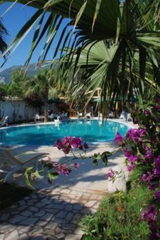 Imagen de los exteriores del On Hotel. Foto 9