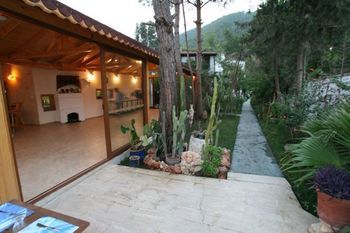 Imagen de los exteriores del On Hotel. Foto 11