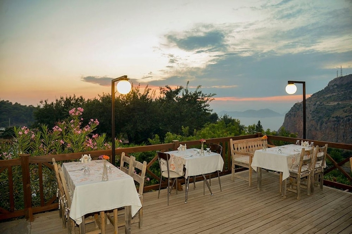 Imagen del bar/restaurante del Onur Motel Faralya. Foto 4