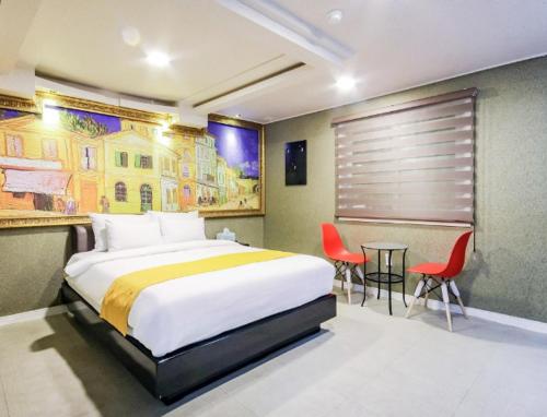 Imagen de la habitación del Opera Motel. Foto 19