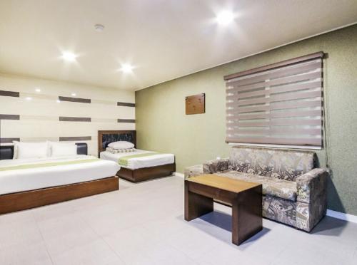Imagen de la habitación del Opera Motel. Foto 20