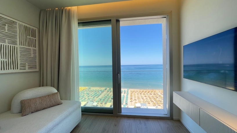 Imagen de la habitación del Opera Suite hotel Pesaro. Foto 4