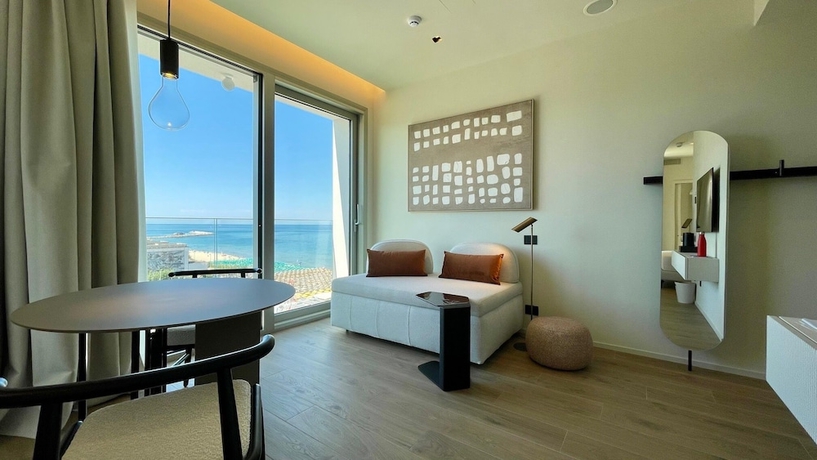 Imagen de la habitación del Opera Suite hotel Pesaro. Foto 7