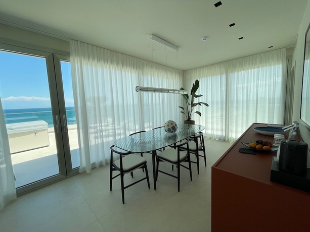 Imagen de la habitación del Opera Suite hotel Pesaro. Foto 10
