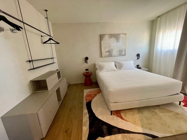 Imagen de la habitación del Opera Suite hotel Pesaro. Foto 12