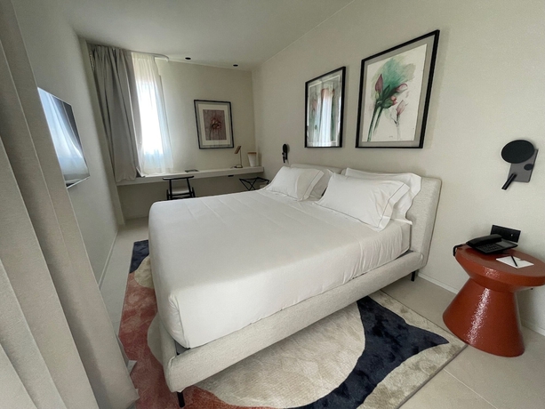 Imagen de la habitación del Opera Suite hotel Pesaro. Foto 15