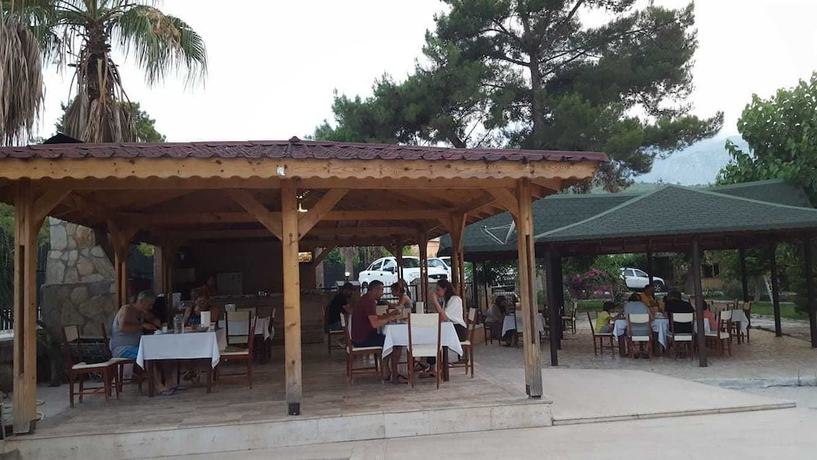 Imagen del bar/restaurante del Oranj Ranch Hotel. Foto 6
