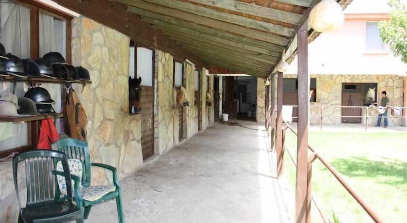 Imagen de los interiores del Oranj Ranch Hotel. Foto 16