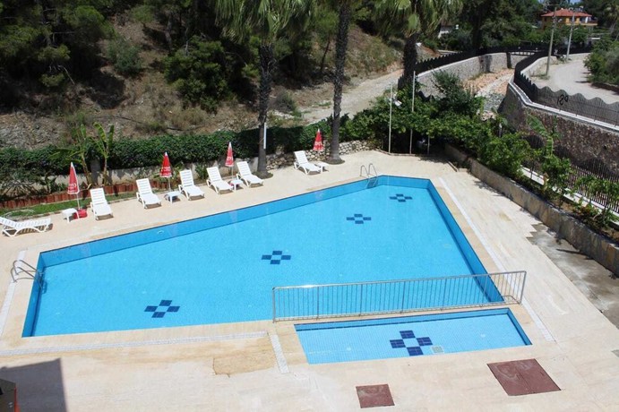 Imagen de la piscina del Oranj Ranch Hotel. Foto 19