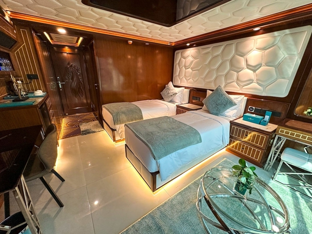 Imagen de la habitación del Orchid Overnight Superyacht. Foto 2