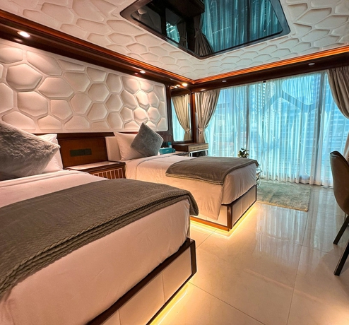 Imagen de la habitación del Orchid Overnight Superyacht. Foto 13