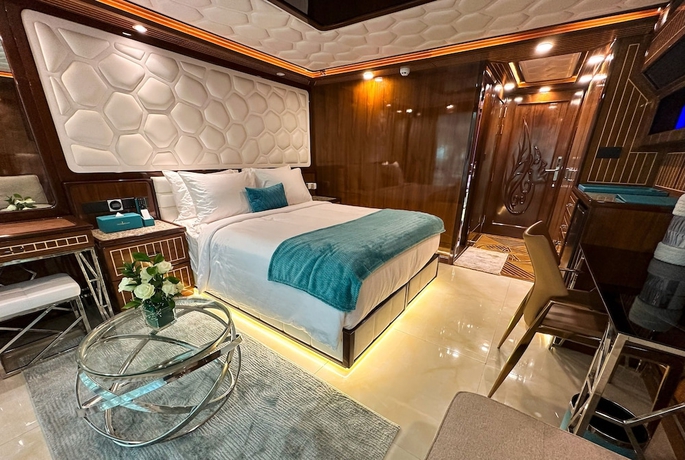 Imagen de la habitación del Orchid Overnight Superyacht. Foto 14