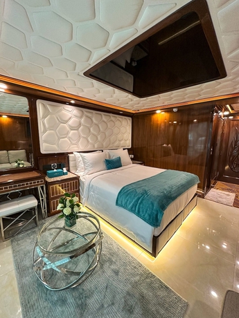 Imagen de la habitación del Orchid Overnight Superyacht. Foto 16