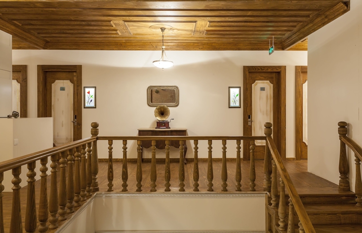 Imagen de los interiores del Orchis Hotel. Foto 19