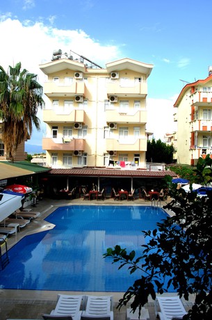 Imagen de la piscina del Orient Apart Hotel. Foto 17