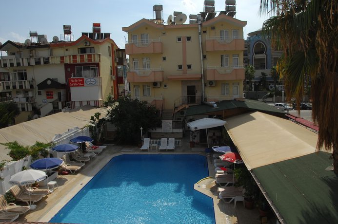 Imagen de la piscina del Orient Apart Hotel. Foto 18