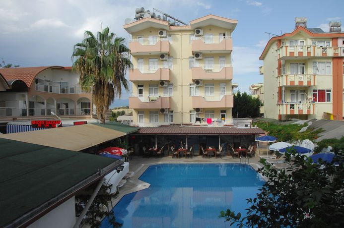 Imagen de la piscina del Orient Apart Hotel. Foto 19