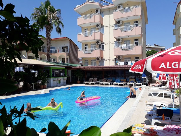 Imagen de la piscina del Orient Apart Hotel. Foto 20