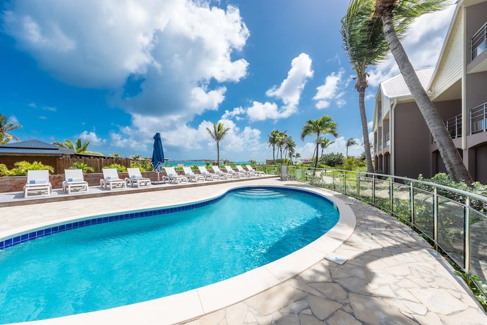 Imagen de la piscina del Orient Beach Hotel. Foto 20