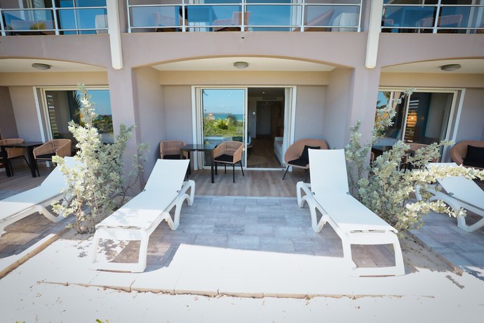 Imagen de la habitación del Orient Beach Hotel. Foto 16
