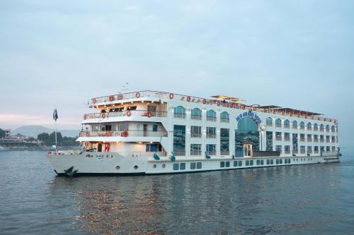 Imagen general del Orient Grand Rose Nile Cruise - Every Saturday from Luxor for 07 & 04 Nights - Every Wednesday From. Foto 1